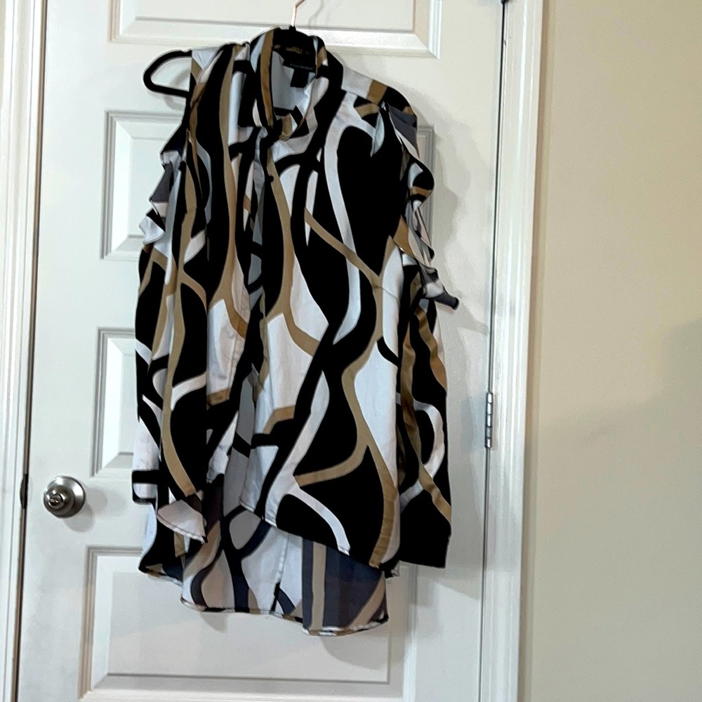 Gently used high/lo blouse with cold shoulders, slit back from Ashley Stewart